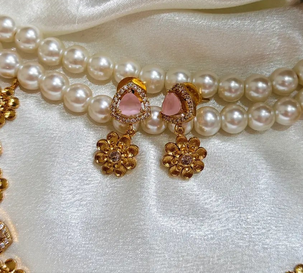 Smitha' ADNecklace with earrings baby pink
