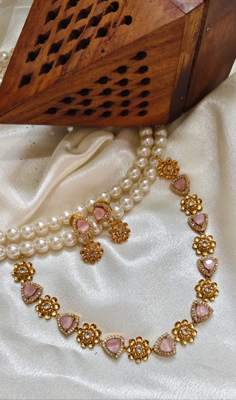 Smitha' ADNecklace with earrings baby pink