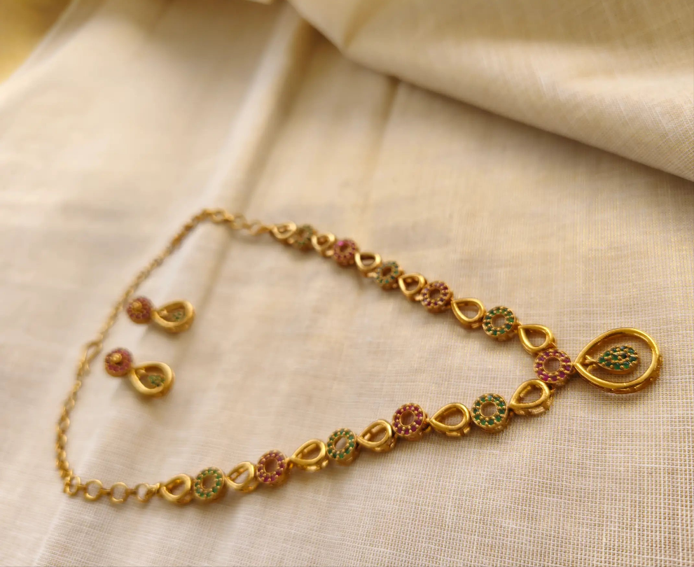Chithra 'Necklace with Earrings